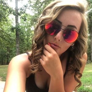 Meet your Posher, Katelyn